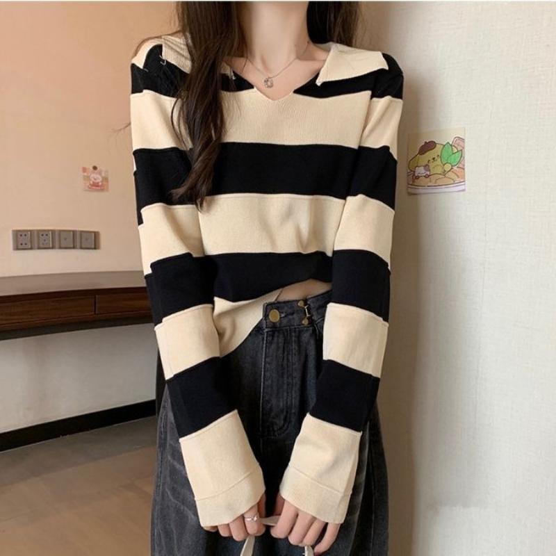A Stylish Striped Knitted Sweater for Women's Autumn, Featuring A Retro and Laid-back Style, Long-sleeved Short Top
