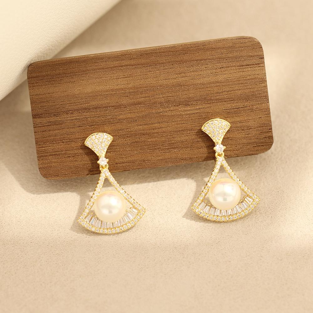 Classic fashion versatile diamond fan earrings gold-plated two-color pearl earrings without pierced earrings women's earrings
