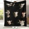 Kim Seok Jin Kpop B-BTS Flanelldecke, Ultraweiche Warme Plüschdecke für Zuhause Schlafzimmer Bett Sofa Abdeckung Büro Camping Picknick Geschenk