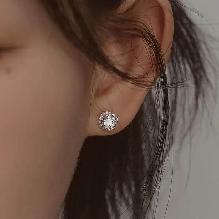 14k Post Flo Clover Moissanite Earrings