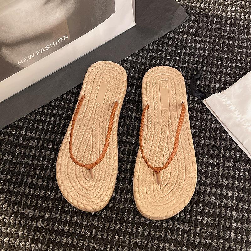 Flip-flops Women's Summer Outer Wear 2025 New Simple and Versatile Skirt Flat Bottom Pinch Feet Seaside Beach Cool Slippers