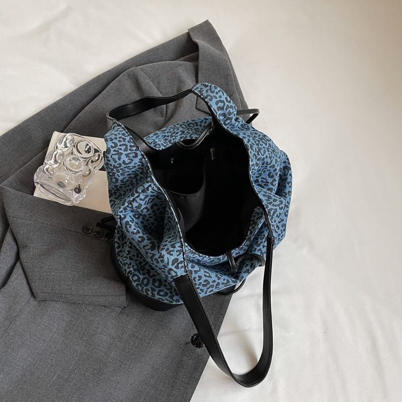 Сумка-тоут с леопардовым принтом — фото 7