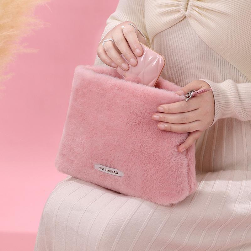 

Розкішна косметичка зі штучного кролячого хутра - плюшевий, ручний, милий і просторий дизайн кавовий