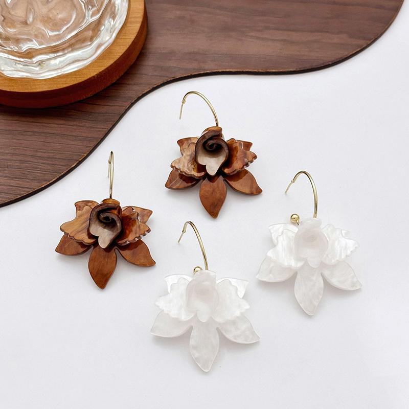 Blumen-Creolen aus Harz für Damen Modische Gardenien-Ohrringe Ohrschmuck Ornamente für Mädchen Frauen