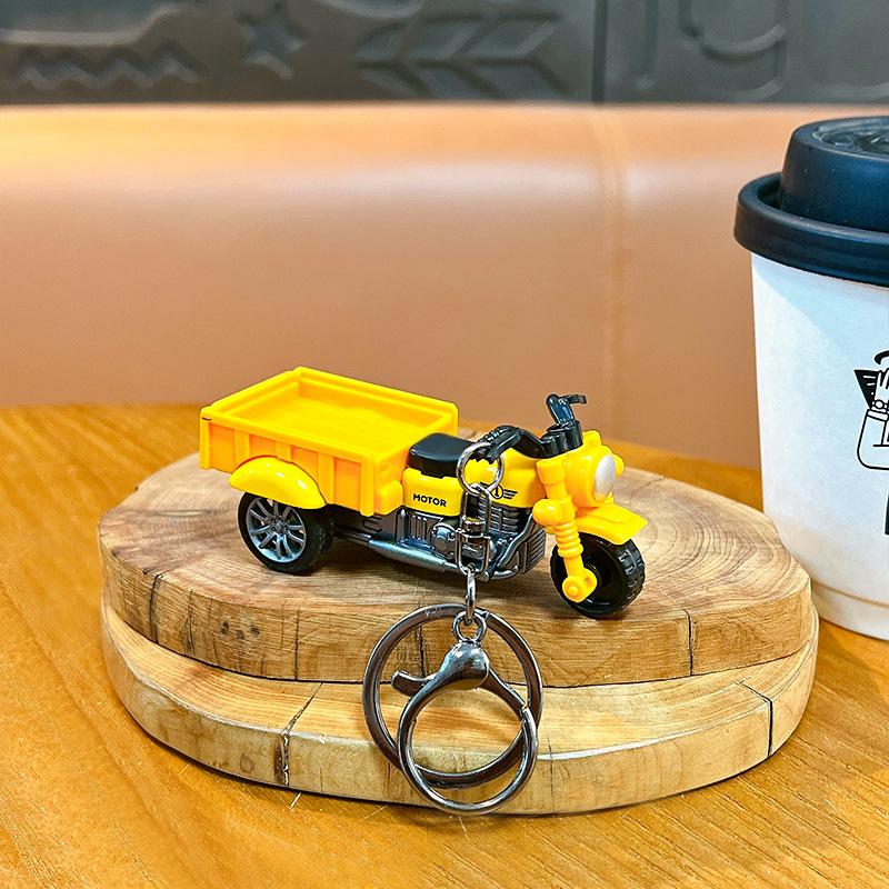 Simulation Pull Back Classic Tricycle Keychain Pendant Fun Decompression Kids Toy Bag Pendant Inertia Driving Tricycle Boy Gift