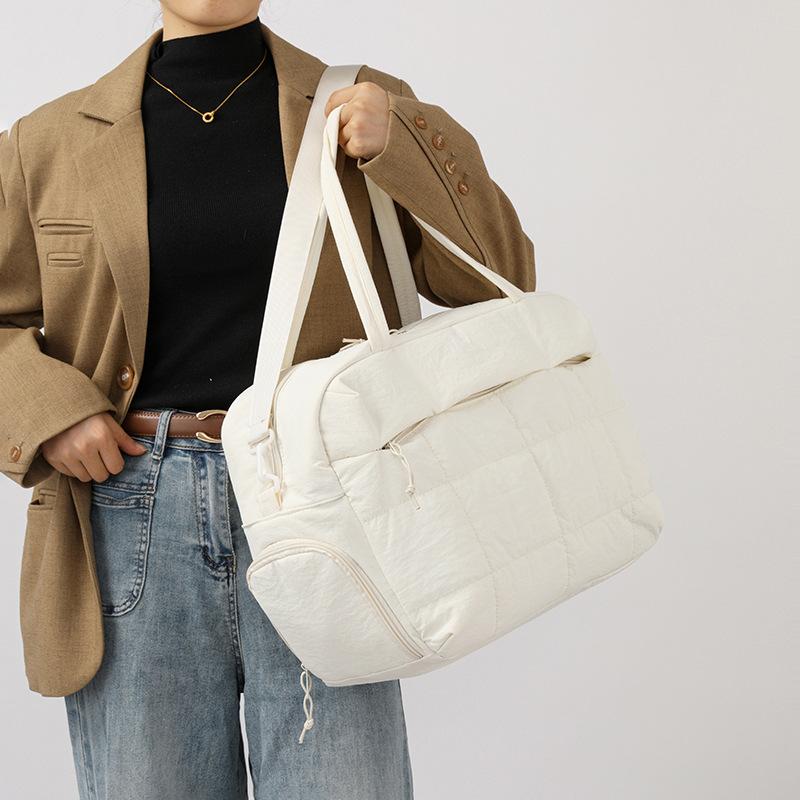 Simple Cloud Fitness Bag Large Capacity Lightweight Going Out Travel Bag Lightweight Casual Crossbody Yoga Storage Bag
