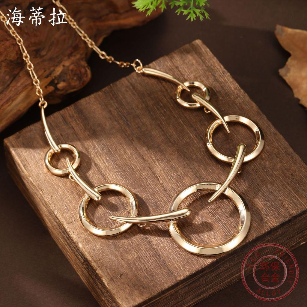 New smooth hollow geometric ring necklace, women's fashion high-end hollow round neck necklace
