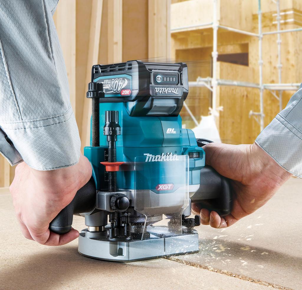 Makita Cordless Router 40Vmax and charger sold RP001GZ (Battery separately)
