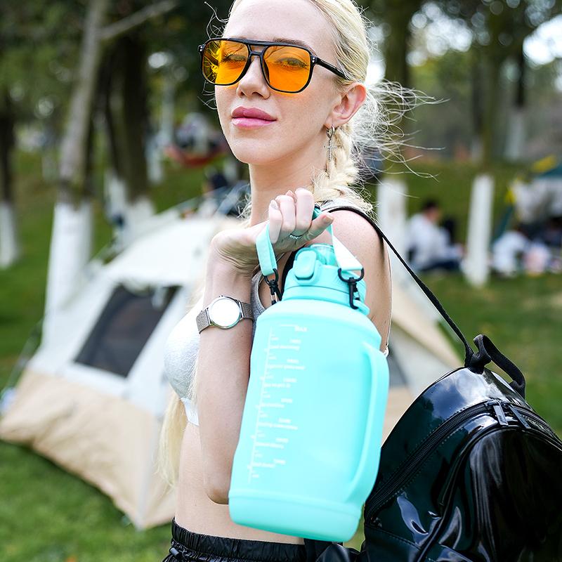 2L Portable Silicone Water Bottle With Handle Foldable Water Cup for Outdoor Sports Travel Fitness Leakproof BPA-Free Water Bott