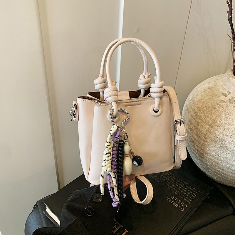 Hand Carrying Simple Bucket Bag Women's Commuting Shoulder Bag New Trendy Fashion Messenger Bag Trendy