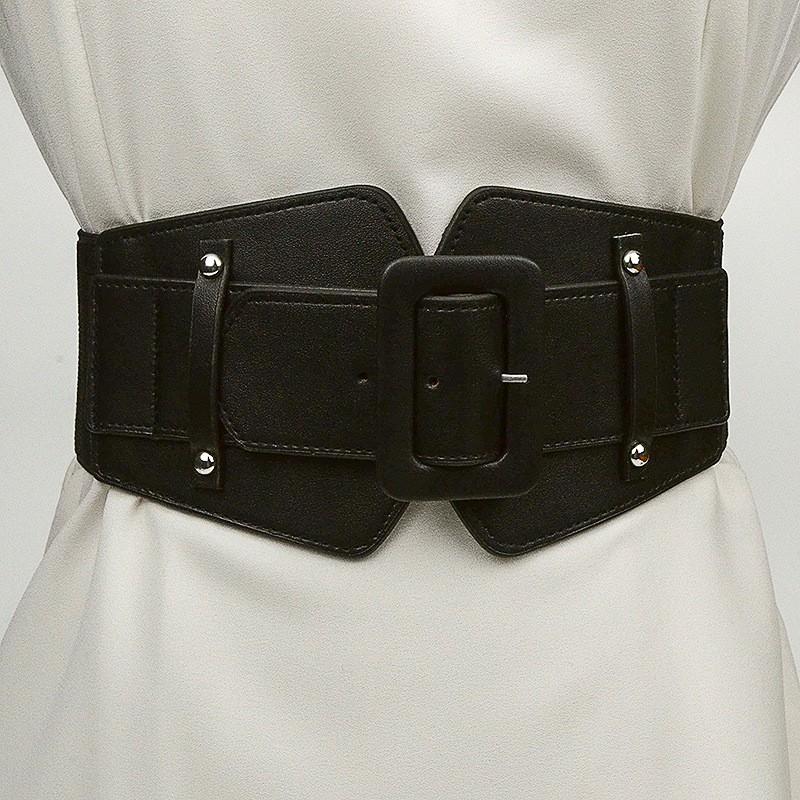 Elastic and Tight, Waist-cinching and Slimming. A Lady with A Waist Belt Paired with A Down Jacket and Sweater. A Retro Wide Waist Belt for Women