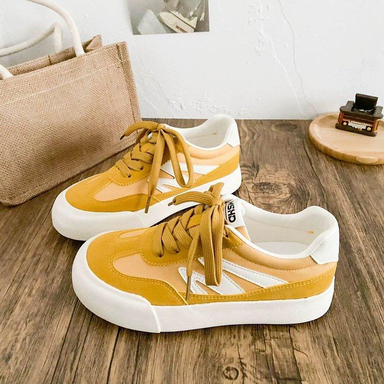 Lightweight retro red moral training shoes for women's 2025 spring new niche design versatile casual sports white shoes