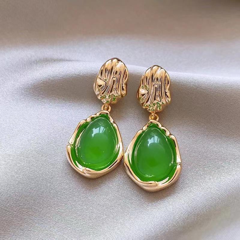 Retro Hong Kong Style Emerald Geometric Earrings - French Luxury Silver Needle Studs, Gold-Plated Ear Ornaments.