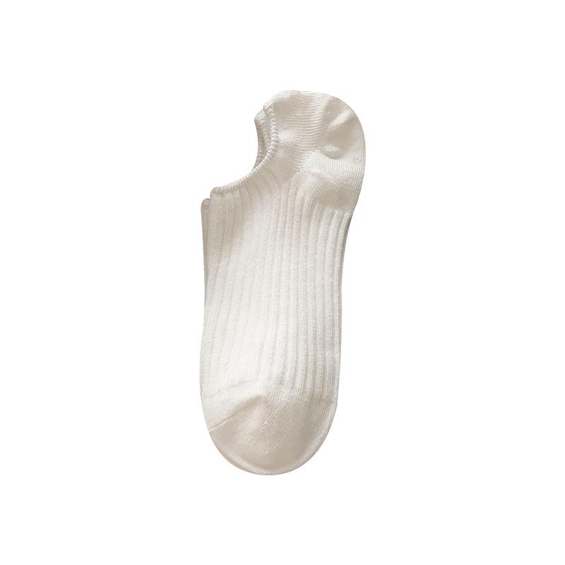 Cremefarbene Unsichtbare Baumwollsocken für Damen: Atmungsaktiv, rutschfeste Ferse, niedrig geschnitten, vertikale Streifen für Frühling & Herbst.