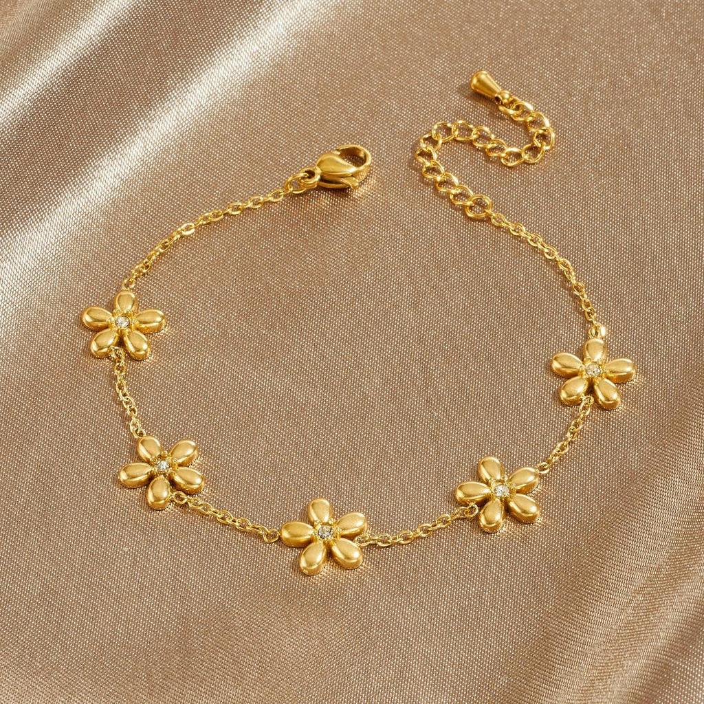 Trendy Gold-Plated Flower Pendant Necklace Set with Diamond Inlay