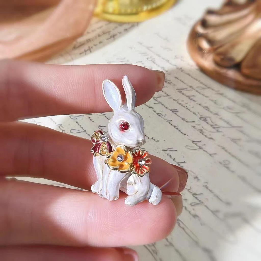 High-Quality Cartoon Rabbit Brooch: Women's Pin Jewelry & Scarf Buckle Accessory