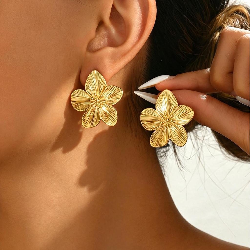 Elegant Versatile Large Camellia 18K Gold-Plated Stainless Steel Flower Stud Earrings for Women
