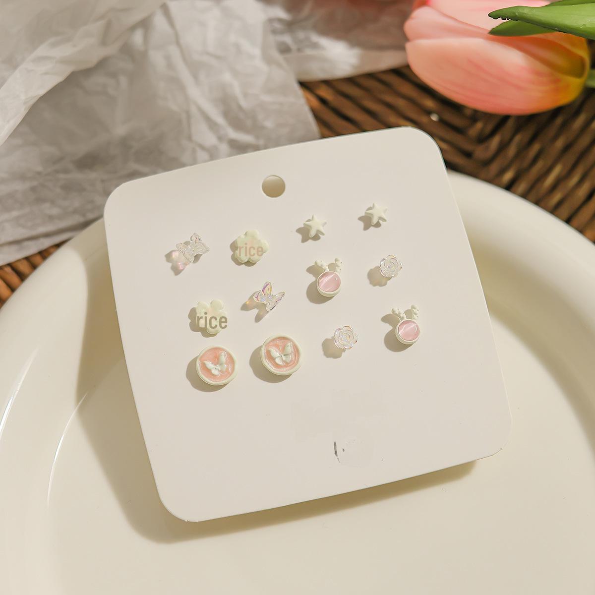 

Очаровательные девчачьи серьги — свежий, простой, универсальный дизайн для студентов