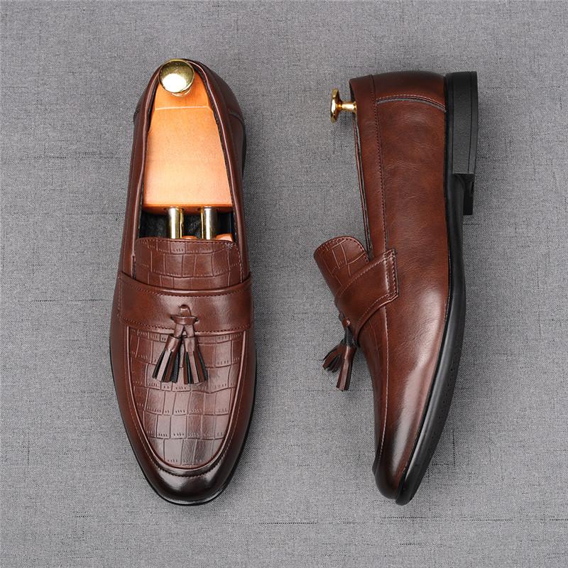 Fashion Designer New Pointed Black Brown Dress Leather Shoes For Men Designer Tassel Loafers Homecoming Wedding Zapatillas Hombre