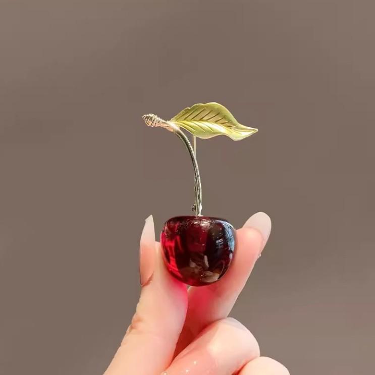 Branch and Leaf Gold-Plated Red Cherry Brooch - Pastoral Fashion, Light Luxury, Sweet and Fresh Style