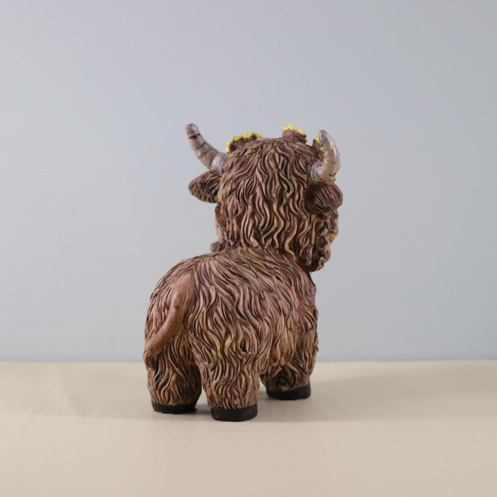 Simulation Highland Cow Figurine Adorable Scottish Cow Statue Resin Animal Sculpture Desktop Ornaments Nordic Farm Home Decor