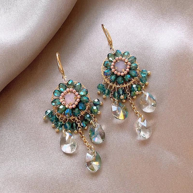 

Сережки-пусети у формі серця «Срібна голка» з кристалами цирконію – Європейська та американська мода високого класу для жінок