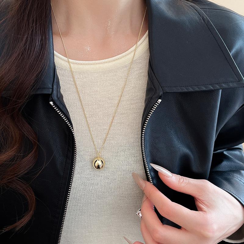Simple butterfly adjustable necklace niche versatile light luxury sweater chain women's high-end fashion temperament jewelry