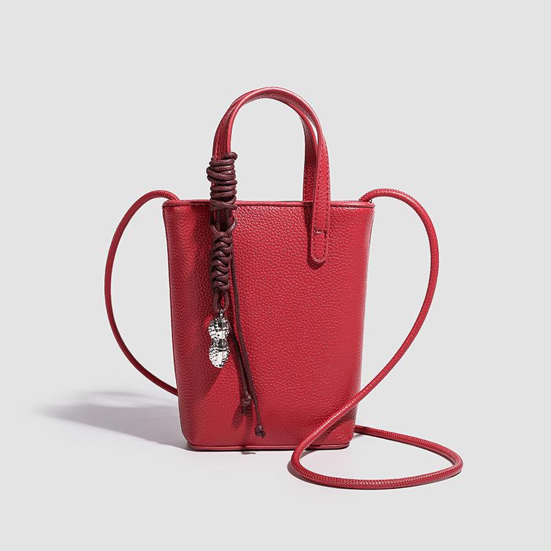 

A Versatile Single-shoulder Crossbody Bag for Work and Commuting білий