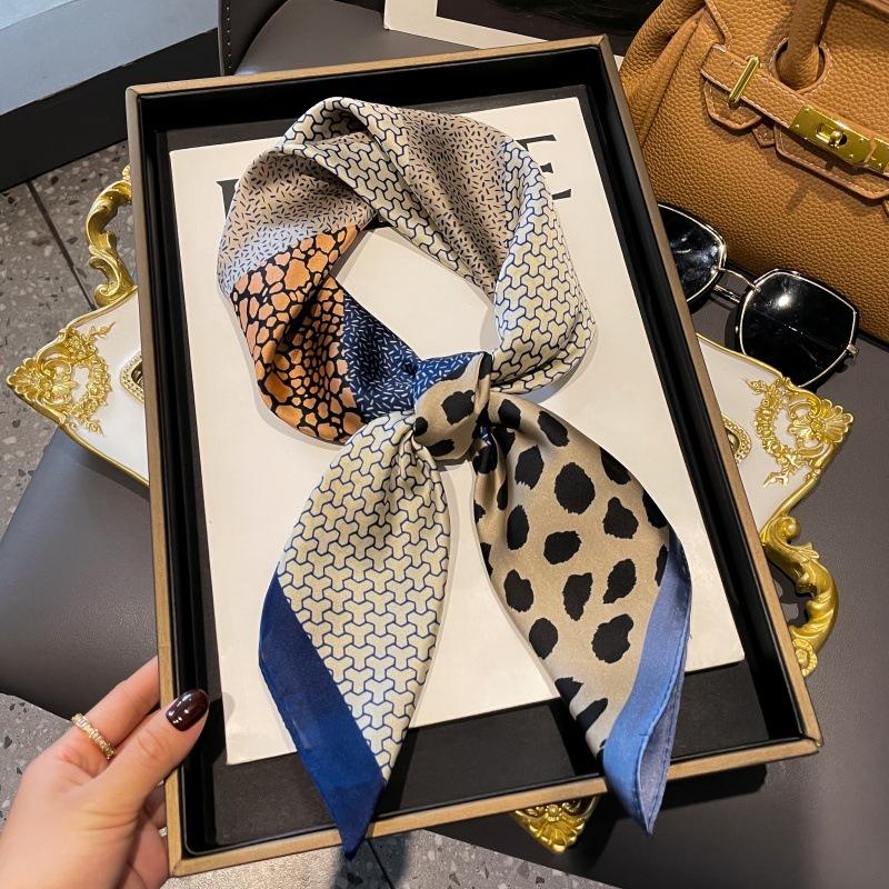 Silk scarf women's neck new scarf with coat 70 small square scarf scarf mother high-end scarf