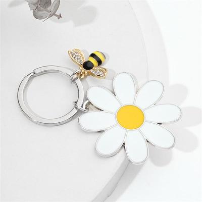 Nerezová klíčenka Daisy Bee - Květinový přívěsek na ozdobu tašky nebo klíčů od auta