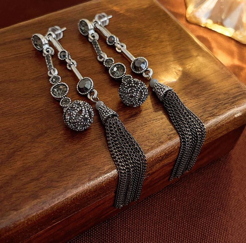 Medieval vintage earrings, court style niche high-end stud earrings Internet celebrity retro earrings jewelry women