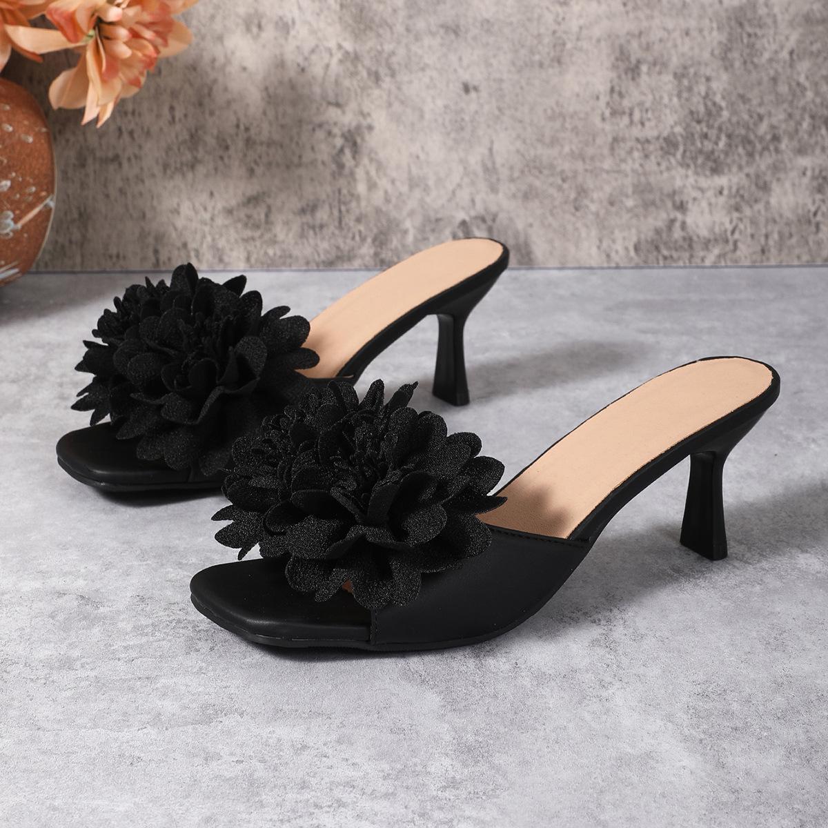 

Большой размер крутые шлепанцы на высоком каблуке 2025 лето новый европейский и американский цветы квадратный носок рыбий рот тонкий каблук сандалии на перемычке женские 42 чёрный