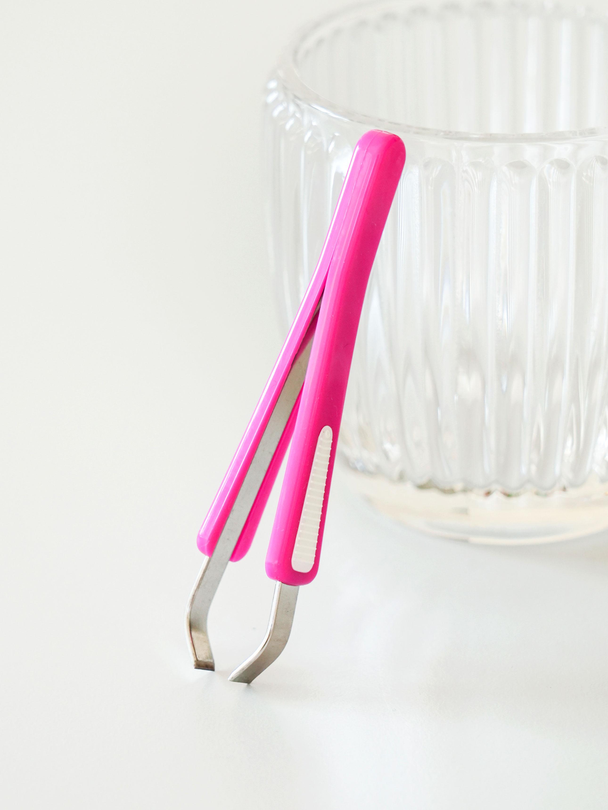 KAI Rubber Grip Wide Tip Tweezers for Precision Hair Removal 1ea