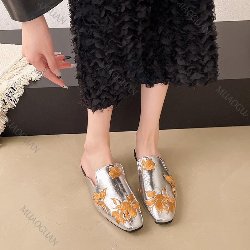 Fashion Retro National Style Embroidery Baotou Half Slippers Women 2025 Summer Flat Bottom Casual Mules Fashion Outdoor Slip On Slipper