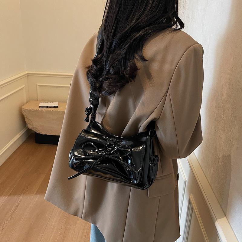 Niche pleated underarm bag women's 2025 new trendy and fashionable red shoulder bag high-end versatile messenger bag