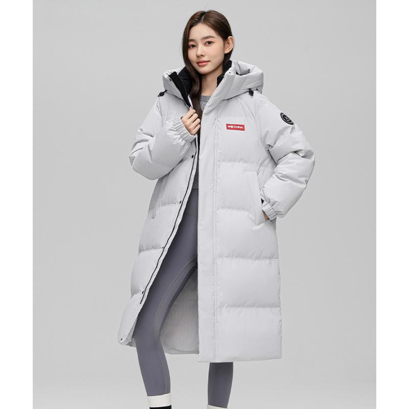 Neue Winter-Overknee-Kapuzenjacken in mittleren und langen Längen für Damen und Herren aus Baumwolle – locker geschnitten und warm gefüttert.