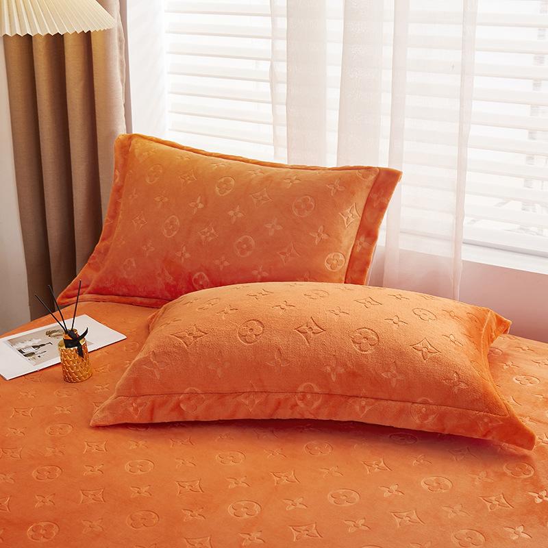 Foreign trade heavy milk fleece mattress single-layer jacquard mattress three-piece set fully enclosed dirty mattress non-slip fixed
