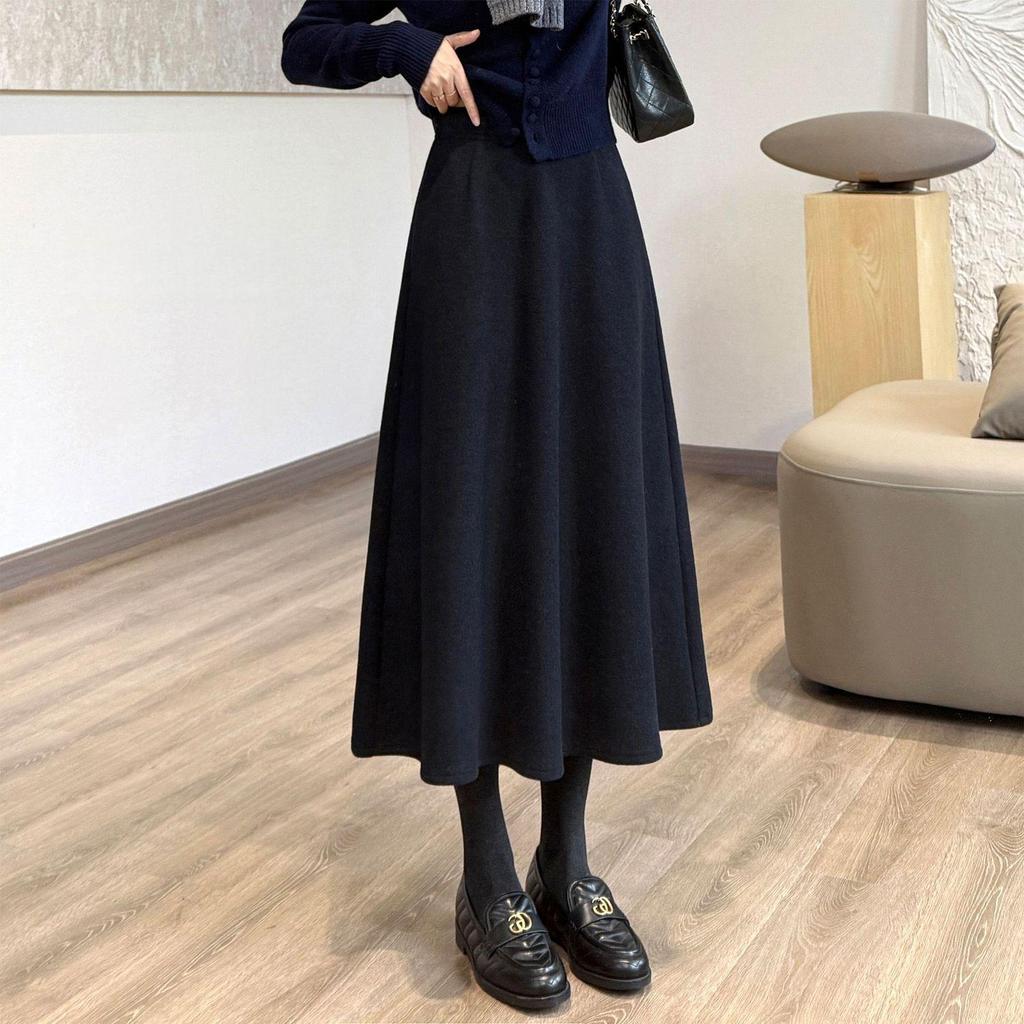 Elegant High-Waisted Wool Blend Midi Skirt – Minimalist, Warm, and Flattering Winter Style