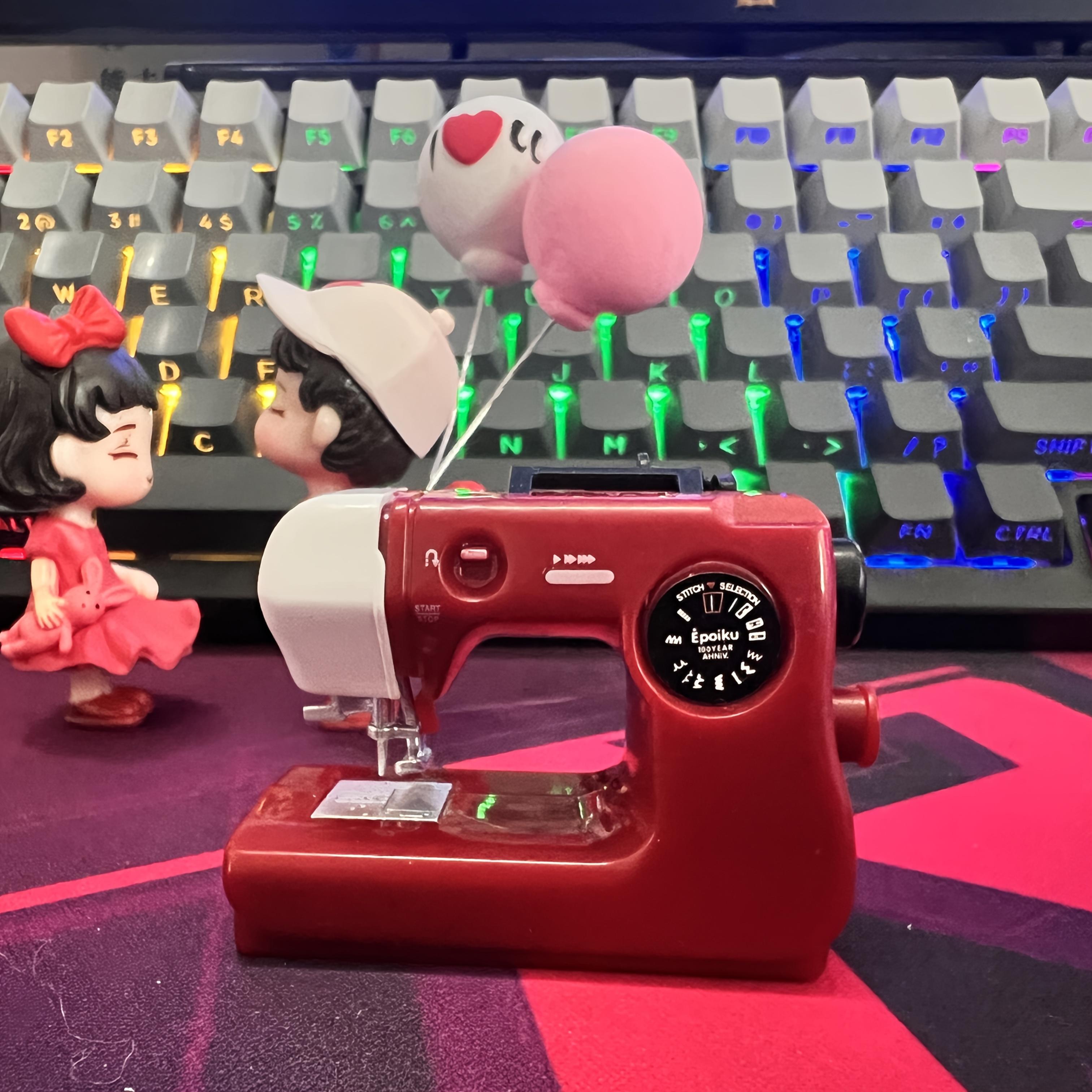 

Коллекционная модель миниатюрной швейной машинки - Оранжевые узоры, Идеально подходит для декора и демонстрации мини-сцен в помещении, Идеальный подарок для любителей вечеринок красный