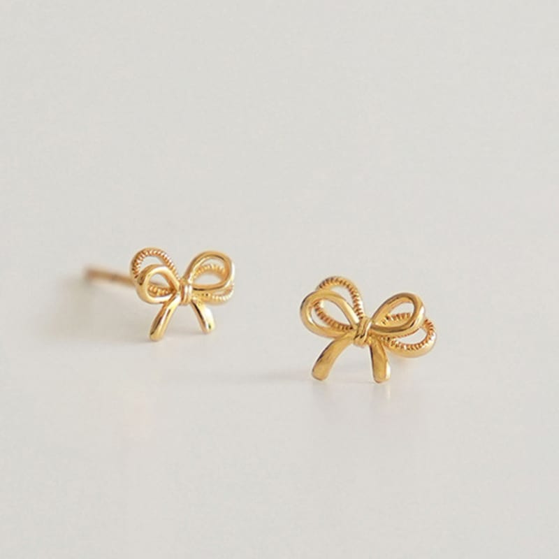 

modernlike 14k gold-filled silver line mini ribbon earrings Silver (Silver 925)