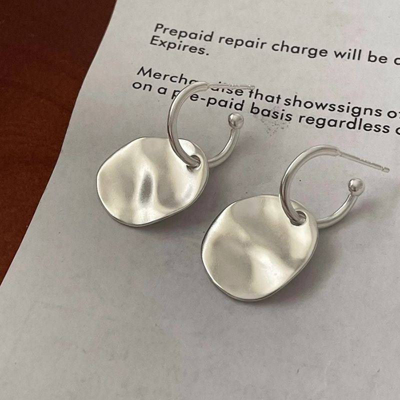 

2025 New K-style Niche Style Wave round Brand Earrings Female Work Clothing Earrings Accessible Luxury Easiest for Match High Class Elegant Earrings Wave round card earrings