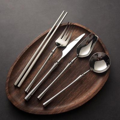 Elegantes grenzüberschreitendes Besteckset aus 304 Edelstahl: Schlankes Steakmesser, Gabel, Löffel, Suppenlöffel & Flachlöffel.