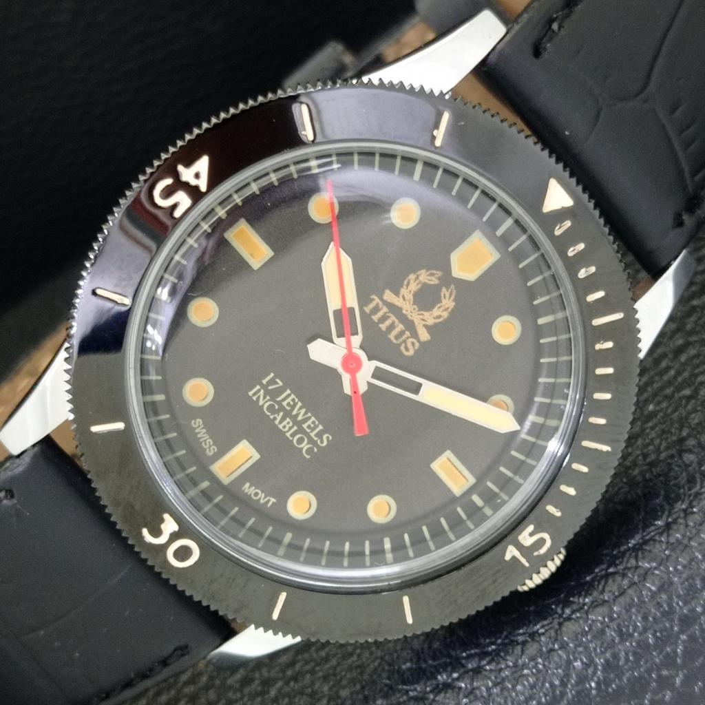 

VINTAGE TITUS HAND-WINDING SWISS MENS TURNABLE BEZEL BLACK DIAL WATCH a700232-5 R202-a700232