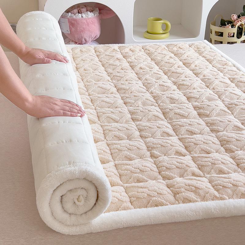 Thick Velvet Fleece Mattress Pad: Warm Coral Fleece Winter Quilt for Dorms and Home