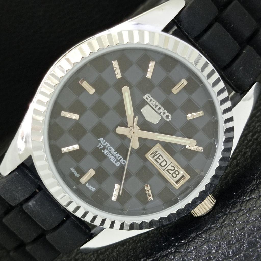 

MENS VINTAGE REFURBISHED SEIKO 5 AUTOMATIC JAPAN BLACK DIAL WATCH a440339-4 Sk-a440339