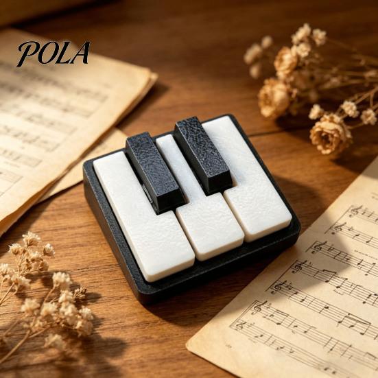 Commuter Stress Toy 2Pcs Keychain Pendant, 3D Printed Mini Piano Keys Relief Toy, Smooth Buttons Musical Key Chain with Metal Ring, Black White Design