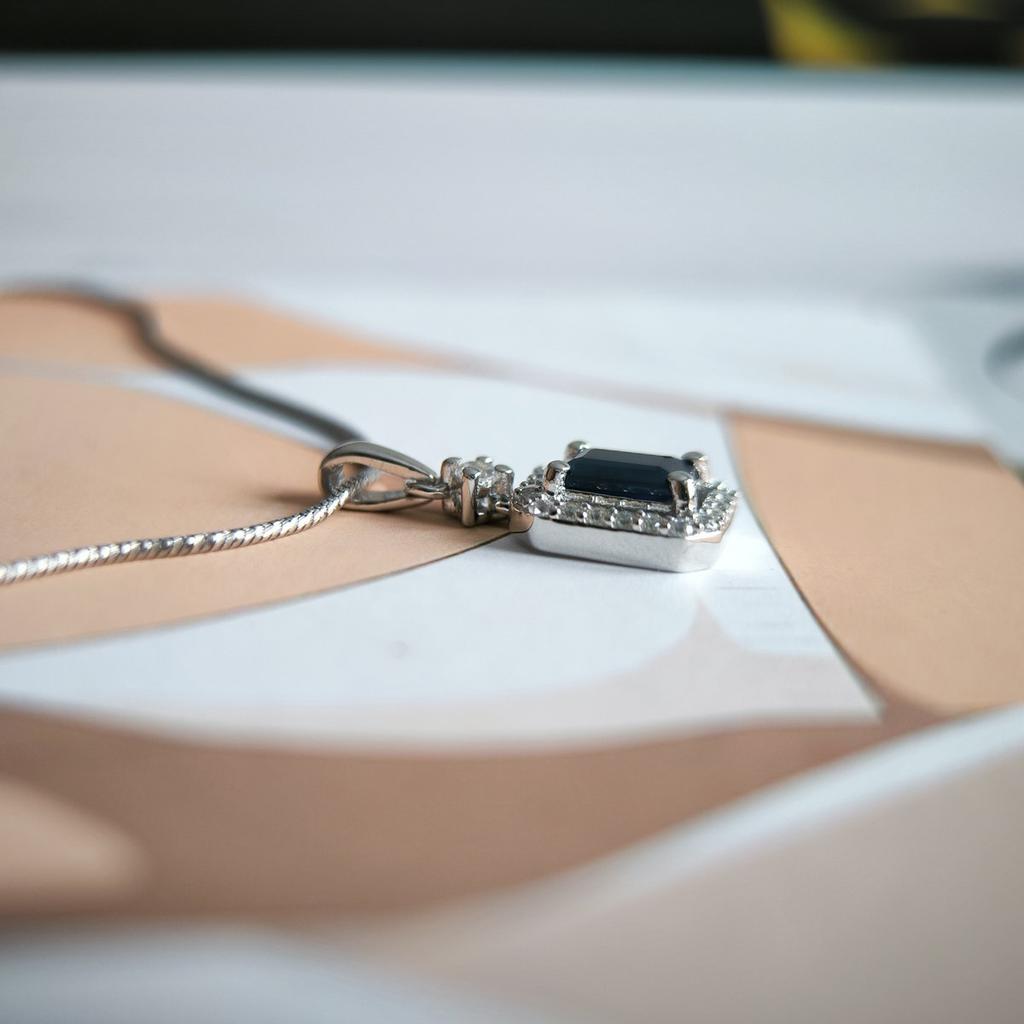Pendentif en argent avec saphir 5.58ct, zircons cubiques (2202646)