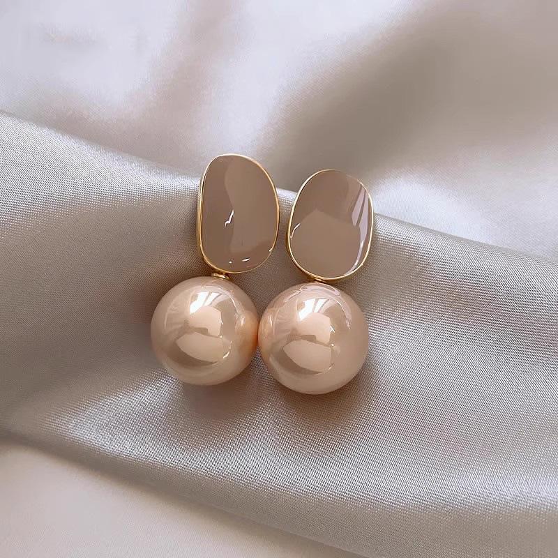 925 Silver Needle Pearl Earrings Women's High-end Sense Niche Temperament Bow Stud Earrings Retro Ear Jewelry Wholesale