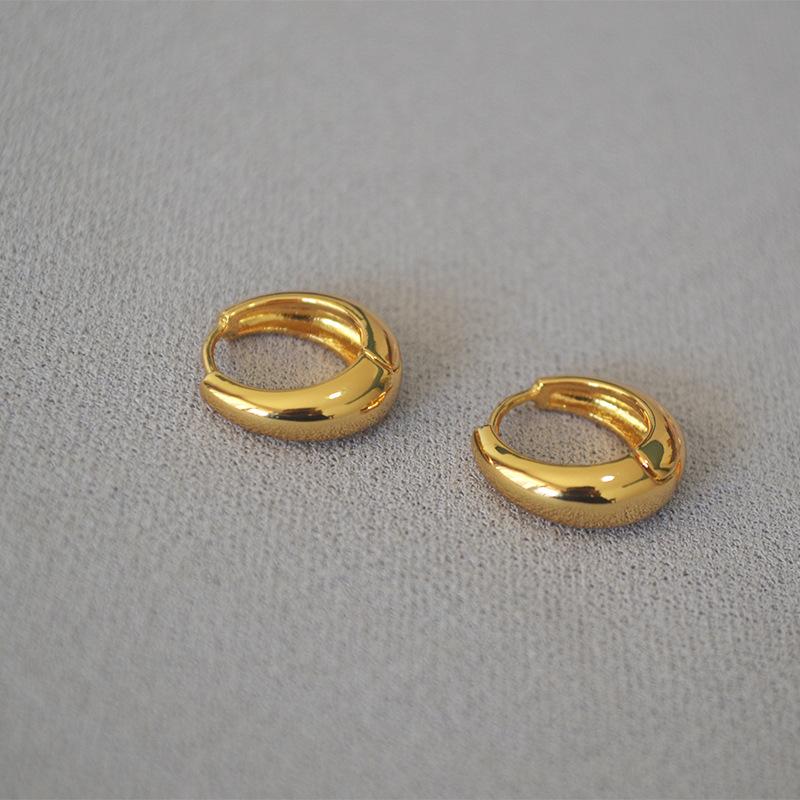 Koreanische Version von Messing vergoldet Kalter Wind Schlicht, klein und exquisit Täglicher Pendelverkehr Temperament Ohrbügel Ohrringe Ohrringe Damengeschenke