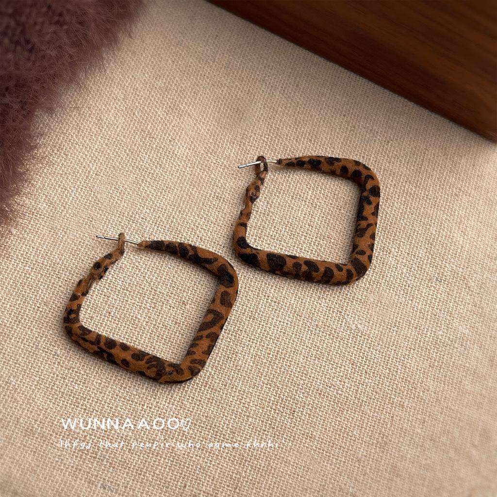 Hot in autumn and winter, leopard print flocking exaggerated wind geometric earrings, needle explosive earrings
